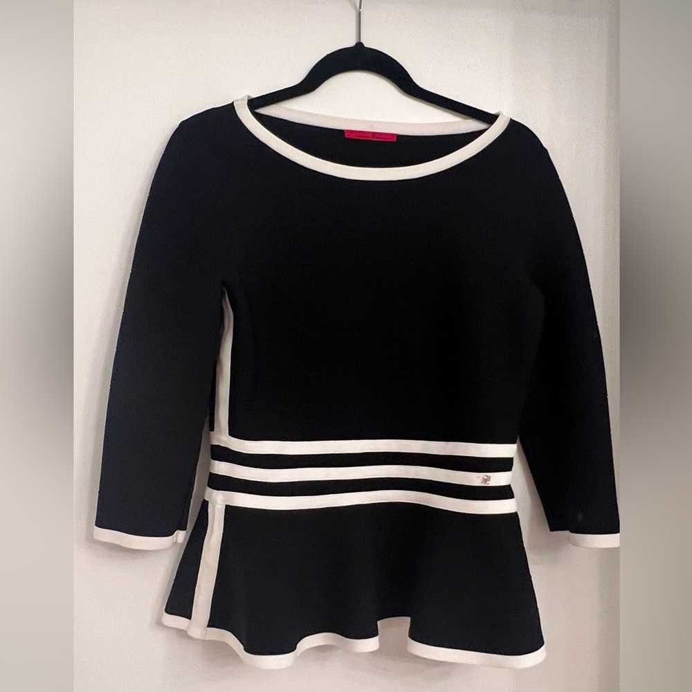 CAROLINA HERRERA — black suit with skirt